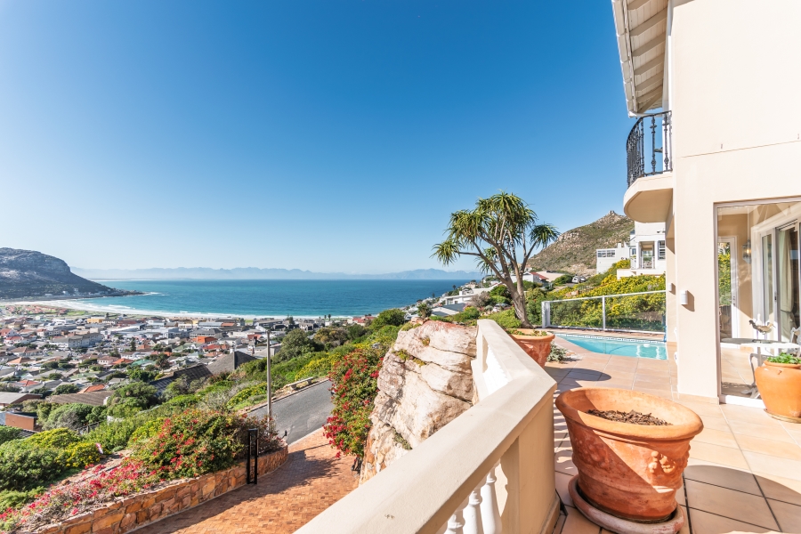 To Let 4 Bedroom Property for Rent in Fish Hoek Western Cape